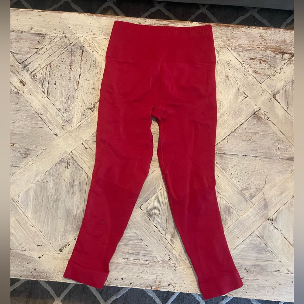 Womens LULULEMON cropped leggings